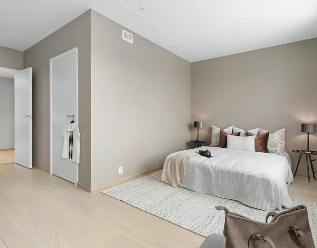 Moradia grande com quartos por usar